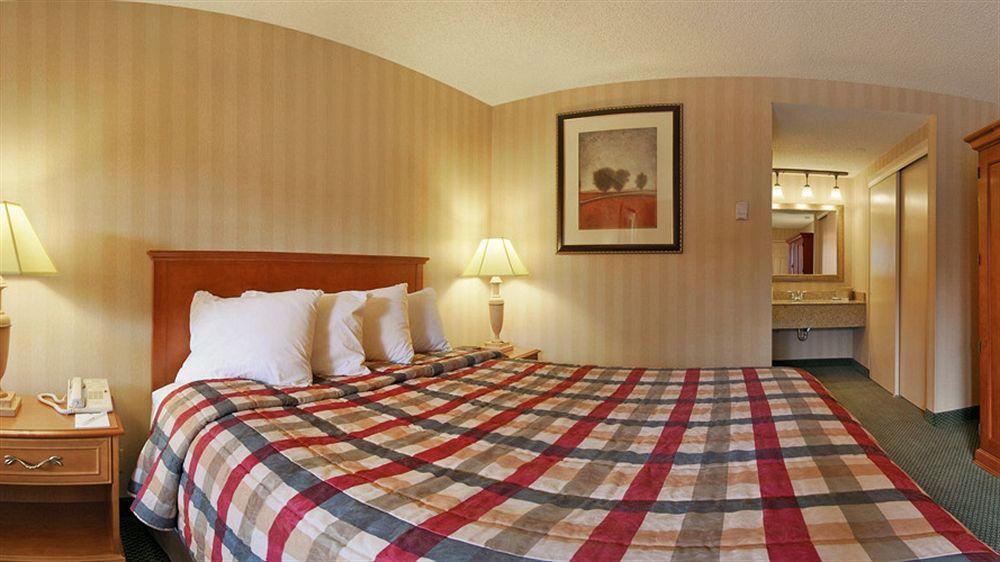 Red Lion Inn & Suites ミズーラ エクステリア 写真